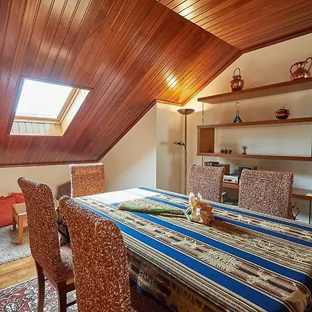 度假居 Penthouse With Balcony *